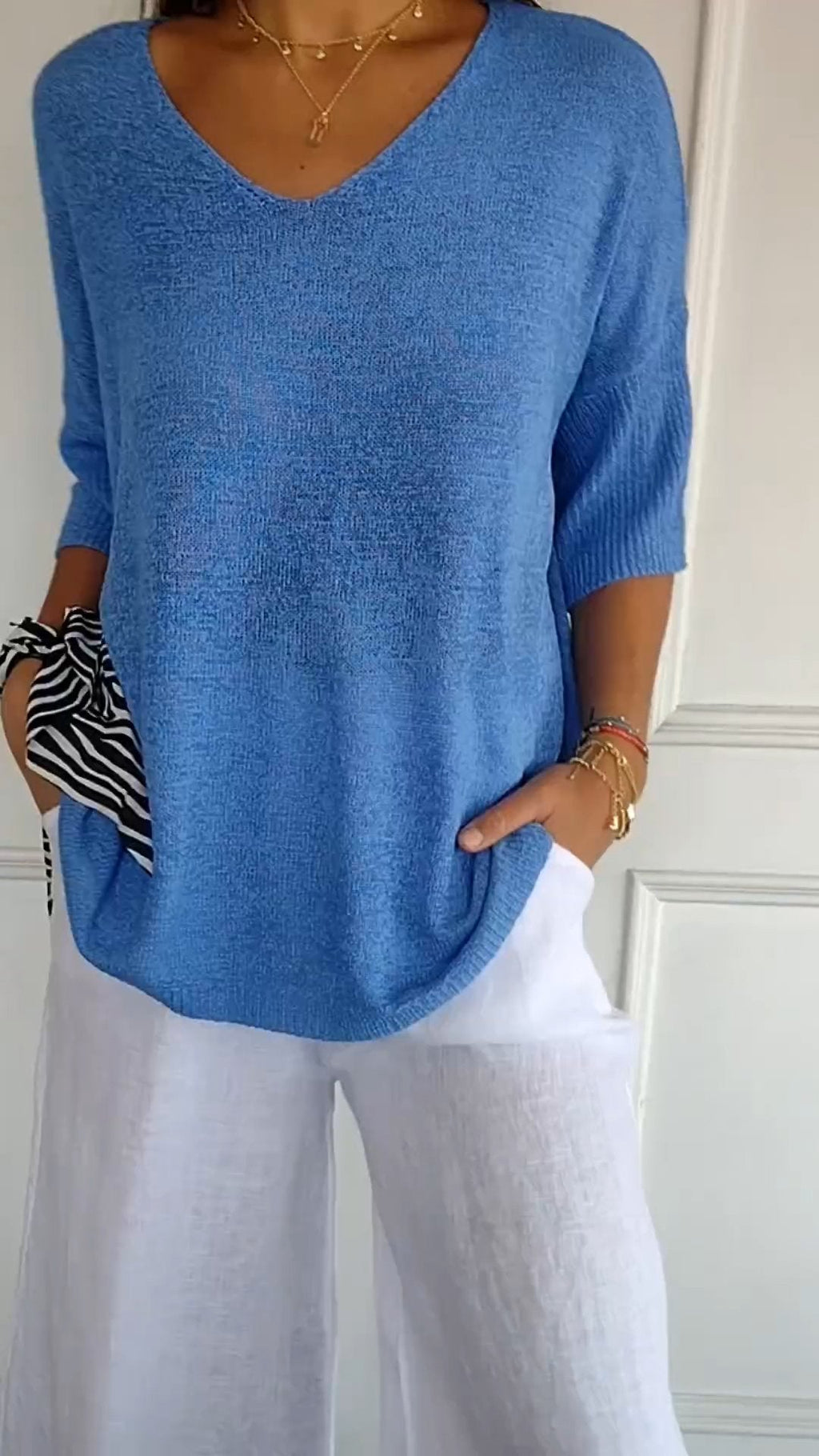 Vera™ Plain knitted top with V-neckline